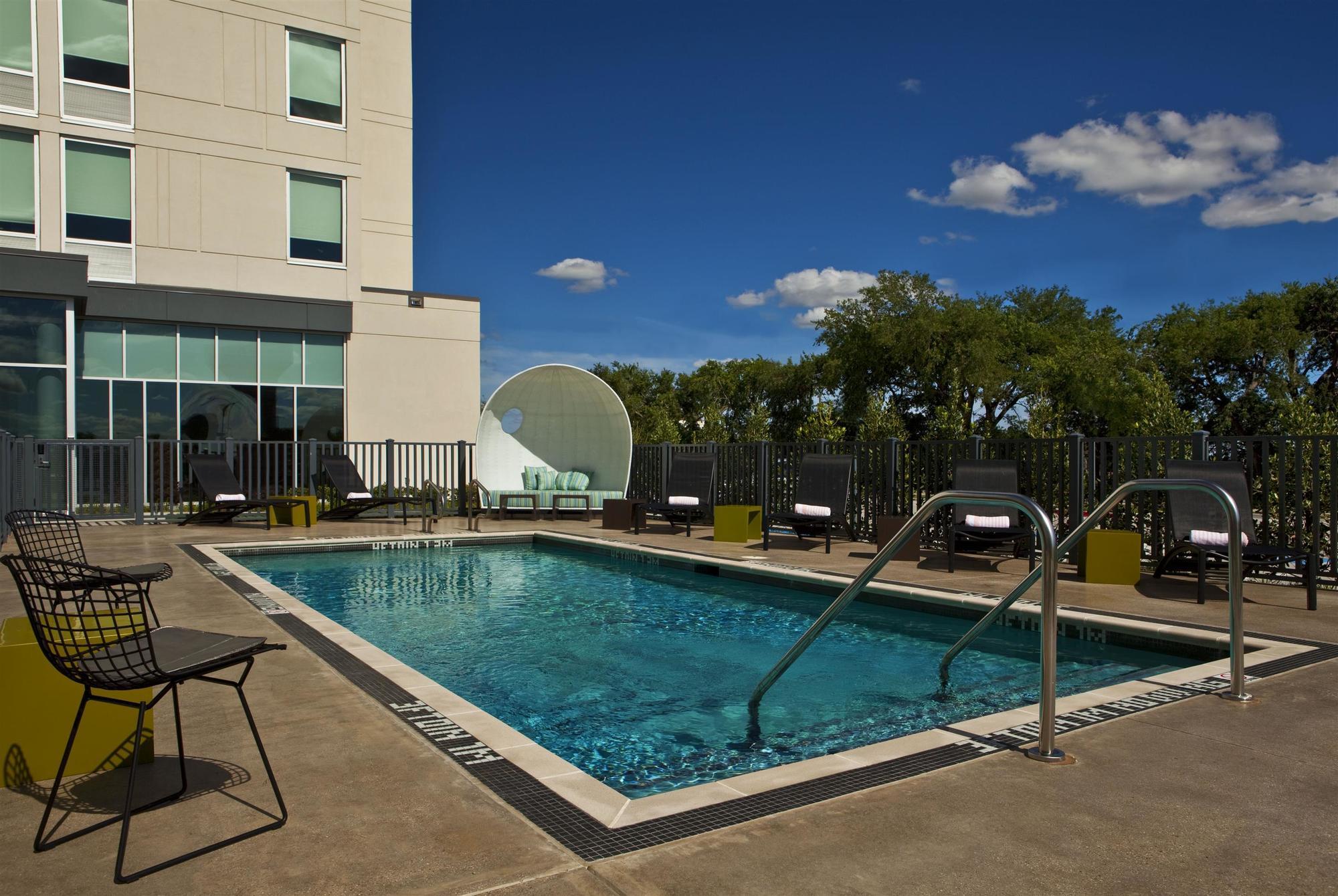 Aloft Hotel Plano Exterior photo